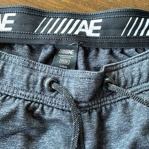 AE Mens Jogger - size Large